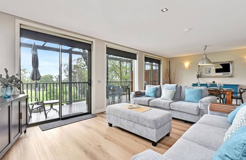 Pokolbin Villa | Ar' Heafy Lodge Premium Private Villa Located within Cypress Lakes Resort