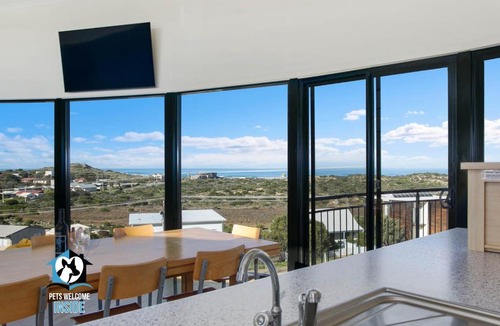 Goolwa Beach House | Architect Designed Beach House with Sweeping Views