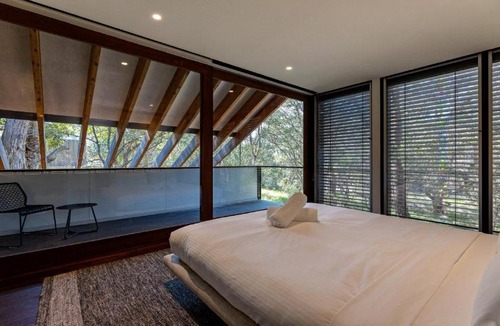 Pearl Beach House | Architectual Design, Plunge Pool, Lagoon Frontage