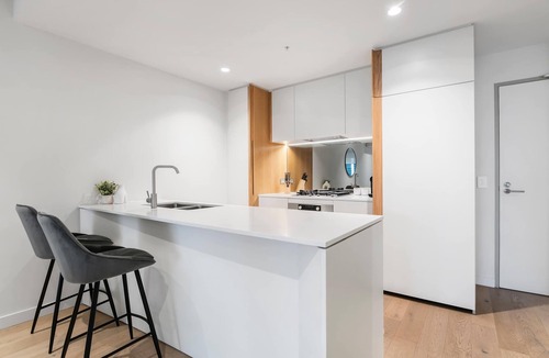 Collingwood Apartment | Architectural charm in uber-hip Collingwood!