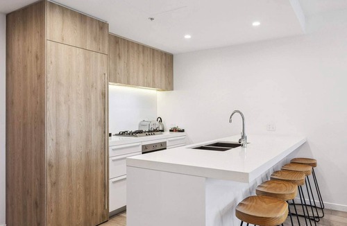 North Melbourne Apartment | Arden Park Apartment with Free WiFi