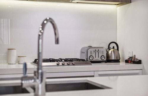 North Melbourne Apartment | Arden Park Apartment with Free WiFi