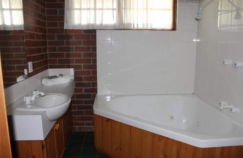Waurn Ponds Hotel | Aristocrat Waurnvale Motel