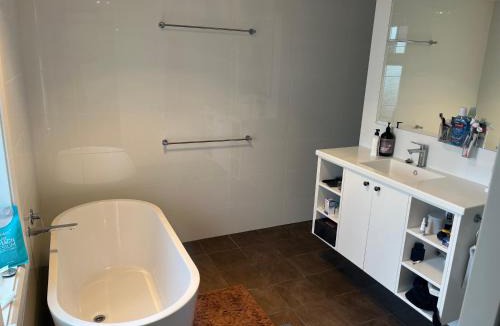 Armidale City Centre House | Armidale Central Guest House