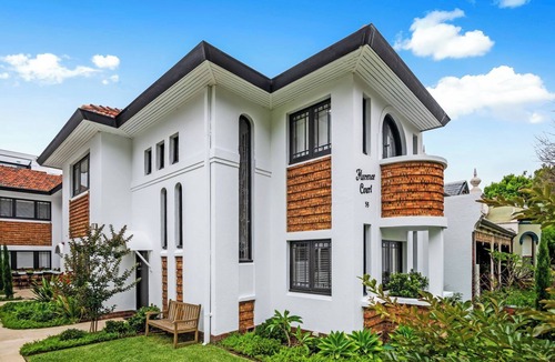Middle Park Apartment | Art Deco Boutique Bespoke Brilliance + Beach&Park