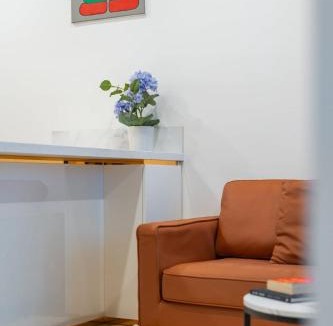 Box Hill Apartment | Art filled 2b2b Apt Family Friendly Free Parking