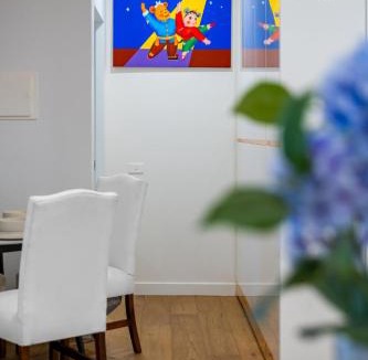 Box Hill Apartment | Art filled 2b2b Apt Family Friendly Free Parking