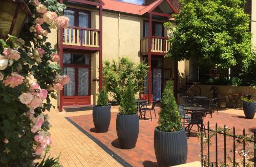 Launceston CBD Hotel | Art Hotel on York