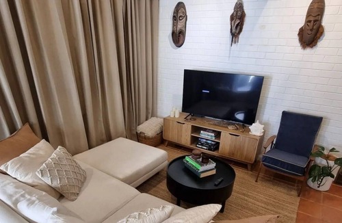 Wembley Downs Villa | Artist Designed, Cosy Coastal Holiday Home