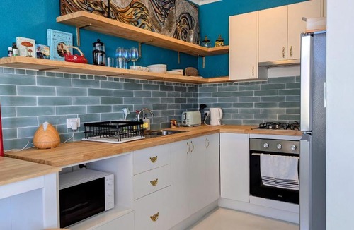 Fitzroy North Apartment | Artists Studio in Fitzroy North
