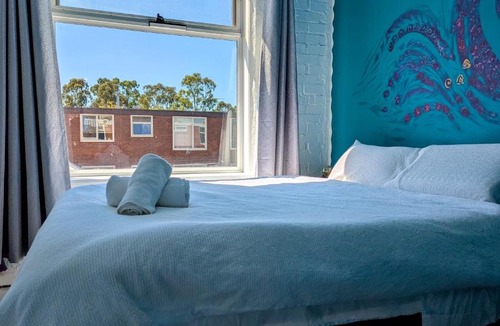 Fitzroy North Apartment | Artists Studio in Fitzroy North