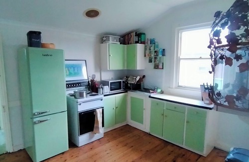 Orange East House | Arty colour-filled cottage in East Orange. Pet friendly!