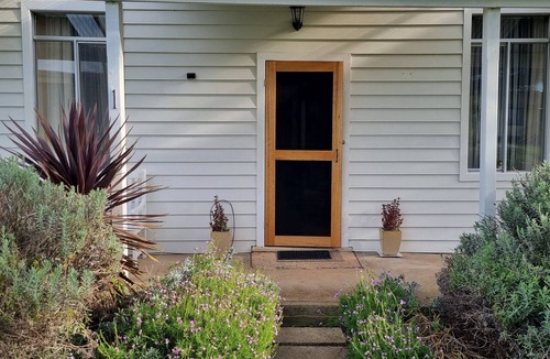 Rivoli Bay Cottage | Arvor Cottage Quaint cottage walking distance to the beach and cafes