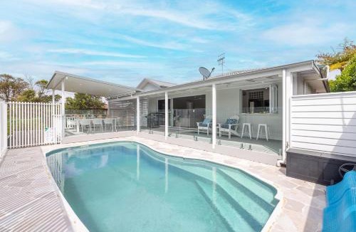 Soldiers Point House | Ash Haven, 19 Ash St - views, pool, air con, boat parking, Wi-Fi
