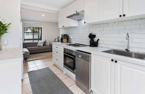 Wamberal House | Ashai Haus Summary: F