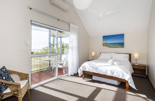 Dunsborough House | Away in the Bay, beachfront panorama, Free WiFi