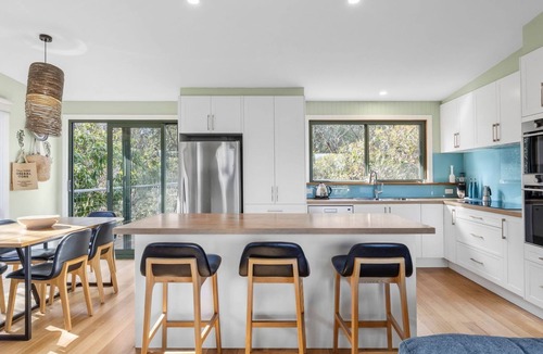 Moggs Creek House | Awel -Y- Mor - Pet friendly beach retreat