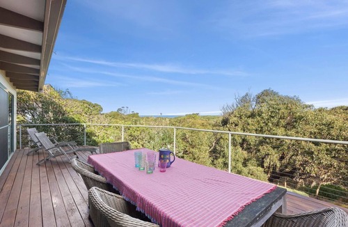 Moggs Creek House | Awel -Y- Mor - Pet friendly beach retreat