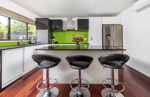 Narrabundah House | Awesome family House & Studio