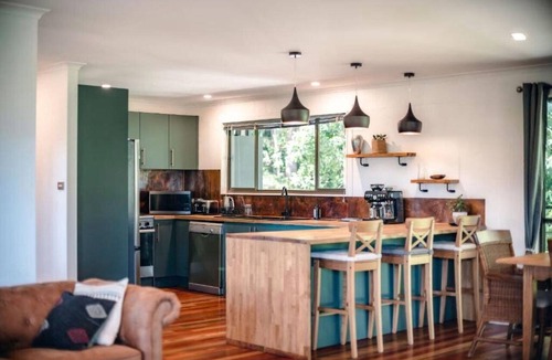 Gleniffer House | Ayatana -four bedroom house with pool, amazing views & pet friendly
