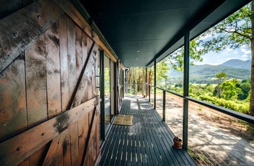 Gleniffer House | Ayatana -four bedroom house with pool, amazing views & pet friendly