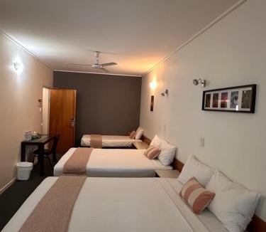 Ayr Hotel | Ayr Traveller's Motel