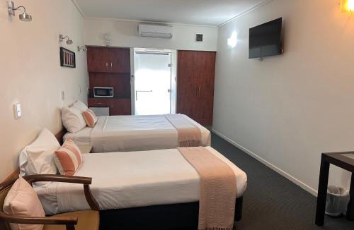 Ayr Hotel | Ayr Traveller's Motel