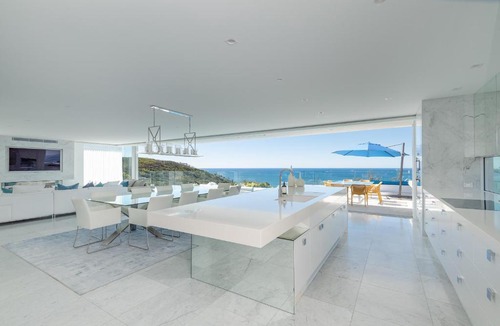 Sunshine Beach House | Azure