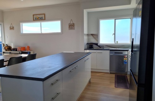 Moonta Bay Hotel | Azure Haven Holiday Home, Moonta Bay