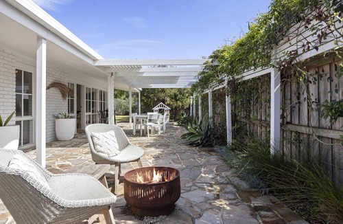 Blairgowrie House | Backbeach House | 1km to Beach & Outdoor Firepit