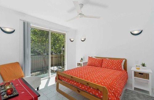 Dalrymple House | Bali in Wool bay - 5 minutes walk to the beach and jetty