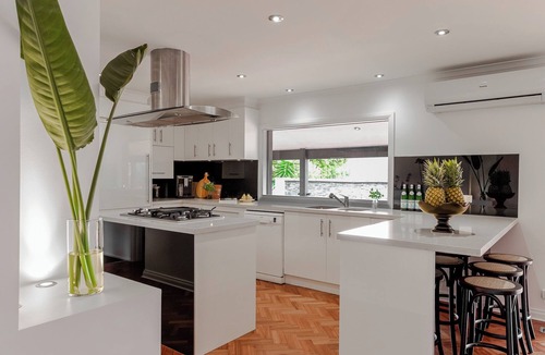 Frankston South House | Bangalay Palms - 4pm check out on Sundays*