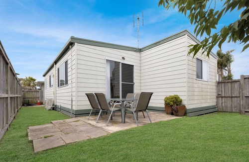 Lakes Entrance House | Banksia: A well-located holiday home, close to the water and beach access.