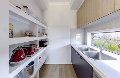 Point Lonsdale House | Banksia Retreat a family friendly beautiful home in The Point estate