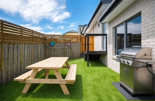 Warrane Villa | Banksia Villa | 2BR, 2BA, Garage | Near Hobart