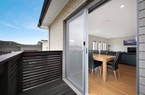 Warrane Villa | Banksia Villa | 2BR, 2BA, Garage | Near Hobart
