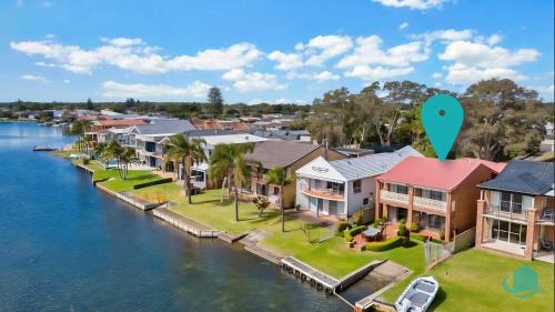 Marks Point House | Banyandah - Home on the Water