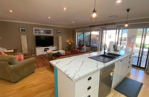 Culburra Beach House | Barefeet Family house 200m from beach