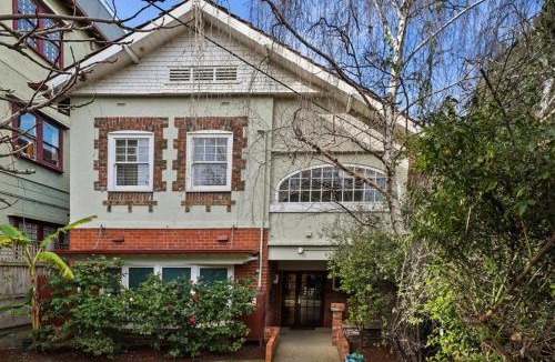 St Kilda House | Barkly St - Budget Stay Near the Beach