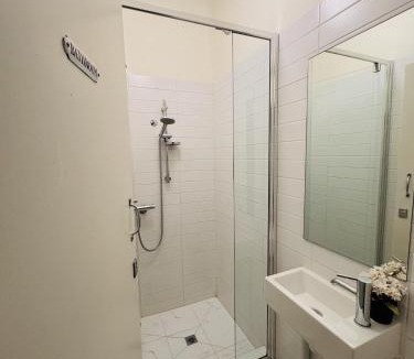 St Kilda House | Barkly St - Budget Stay Near the Beach