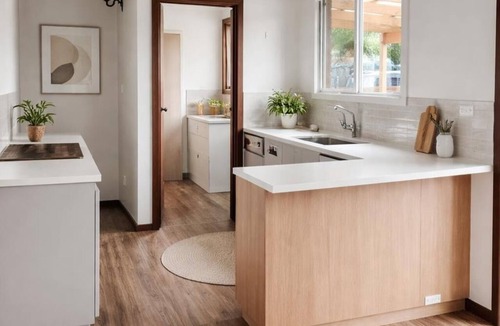 Broadwater House | Barnard Beach House Family home welcoming dogs. Walking distance to the beach.