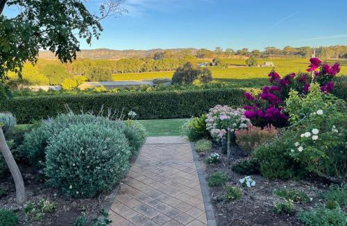 Williamstown House | Barossa Garden Homestay