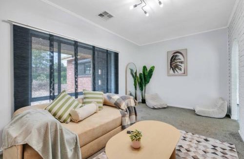 Elizabeth Downs House | Barossa Gateway - Elizabeth Family Brick House