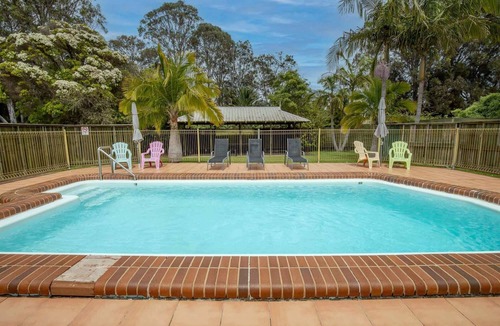 Batehaven Apartment | Batemans Bay Studio Escape with Lush Vista