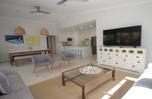 Horseshoe Bay House | Bather's Pavilion Holiday House