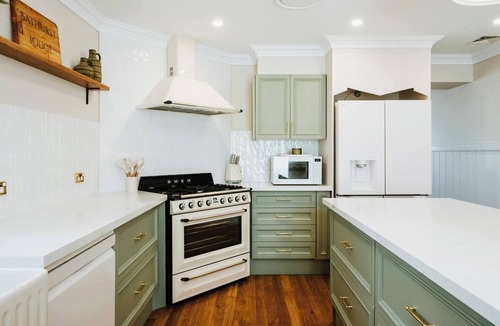 Central Mudgee House | Bathurst Lodge Historic Modern Retreat w Alfresco