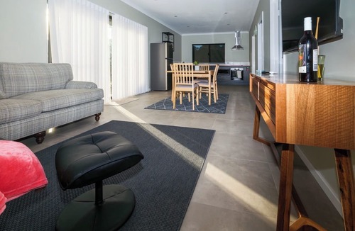 Kalgan Ski Chalet | Baudin - Pet friendly and peaceful, close to the beaches, national parks.