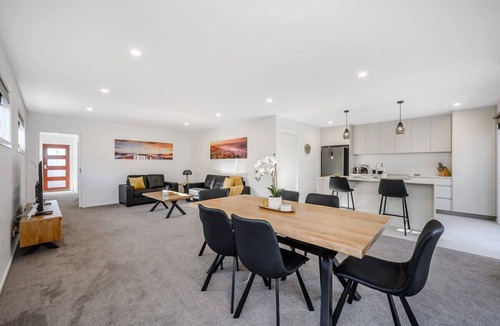 Blackmans Bay Villa | "Bay Abode" New Unit 2 Bed 2 Bath. 15 min to CBD