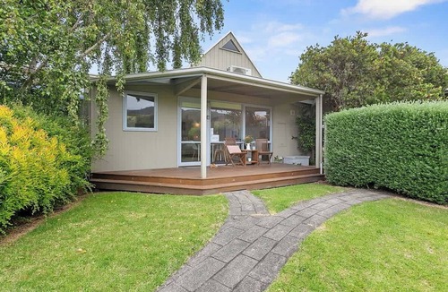 Apollo Bay Apartment | Bay Beach Hut ~ Heated Floor ~ 50m Cafes