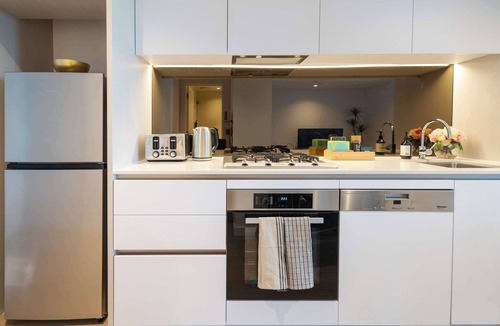 Docklands Apartment | Bay&River Views Condo near Southern Cross Station